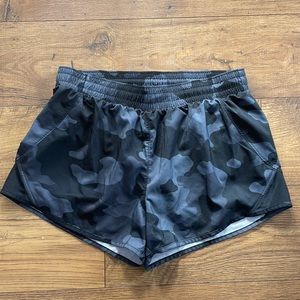 Women’s all in motion workout shorts size large like new